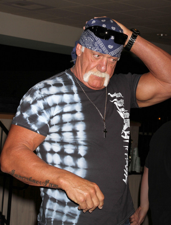 Hulk Hogan pochwalił się poparzoną ręką (FOTO)