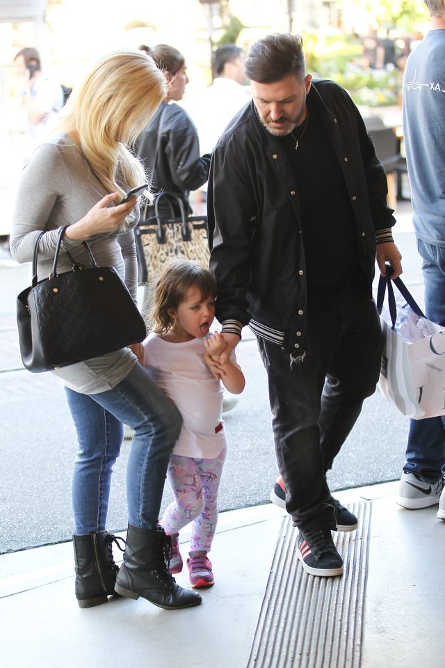 Holly Madison pokazuje ciążowy brzuszek (FOTO)