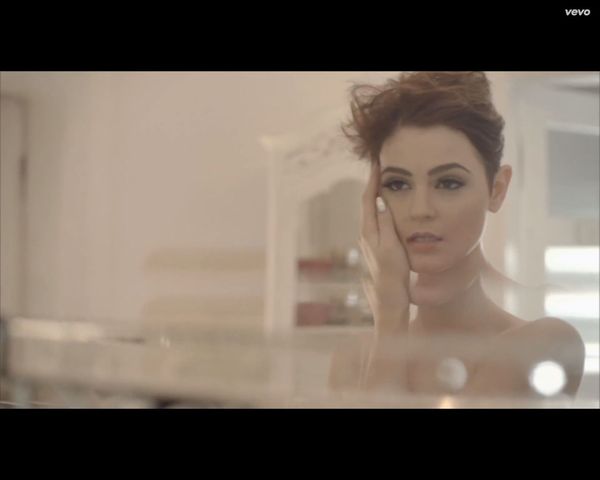 Honey taka biedna, że niejeden chciałby ją przytulić [VIDEO]