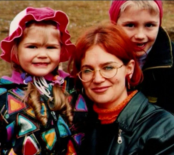 Ta dziewczynka wyrosła na piosenkarkę (FOTO)