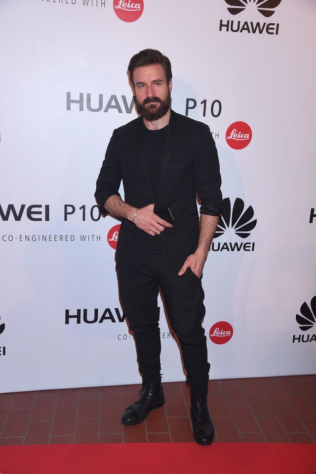 Robert Lewandowski i inne gwiazdy promują nowy model telefonu (ZDJĘCIA)