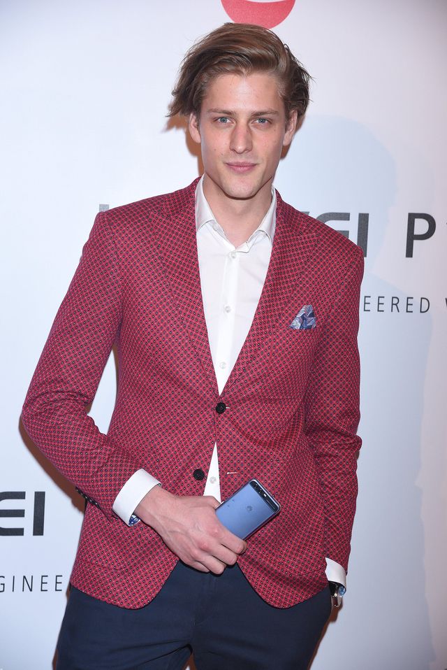 Robert Lewandowski i inne gwiazdy promują nowy model telefonu (ZDJĘCIA)