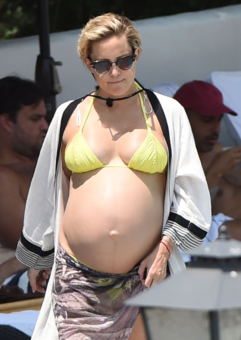 OGROMNY ciążowy brzuszek gwiazdy w BIKINI (ZDJĘCIA)