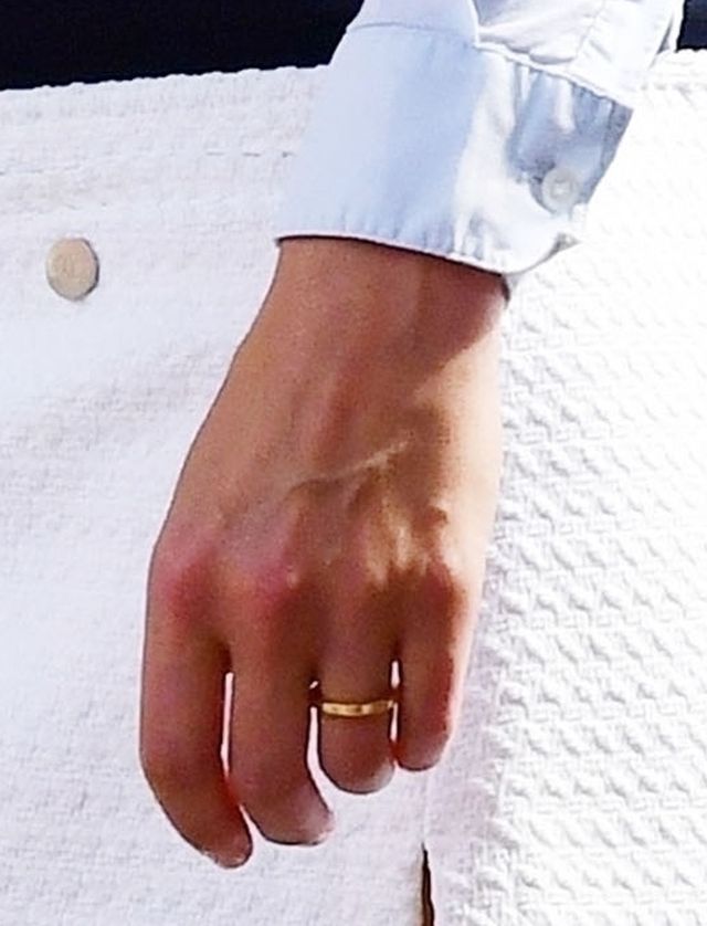 57-letni Hugh Grant ożenił się - panna młoda w nietypowej ślubnej stylizacji (ZD