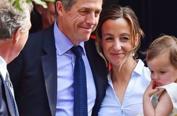 57-letni Hugh Grant ożenił się – panna młoda w nietypowej ślubnej stylizacji