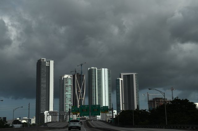 Huragan Irma jest już nad Florydą (ZDJĘCIA+VIDEO) Huragan Irma jest już nad Florydą (ZDJĘCIA+VIDEO)