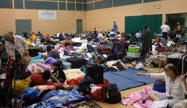 Huragan Irma jest już nad Florydą (ZDJĘCIA+VIDEO) Huragan Irma jest już nad Florydą (ZDJĘCIA+VIDEO)