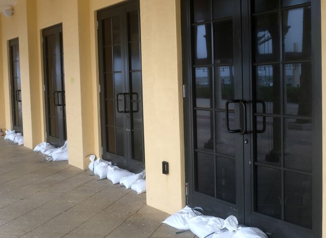 Huragan Irma jest już nad Florydą (ZDJĘCIA+VIDEO) Huragan Irma jest już nad Florydą (ZDJĘCIA+VIDEO)