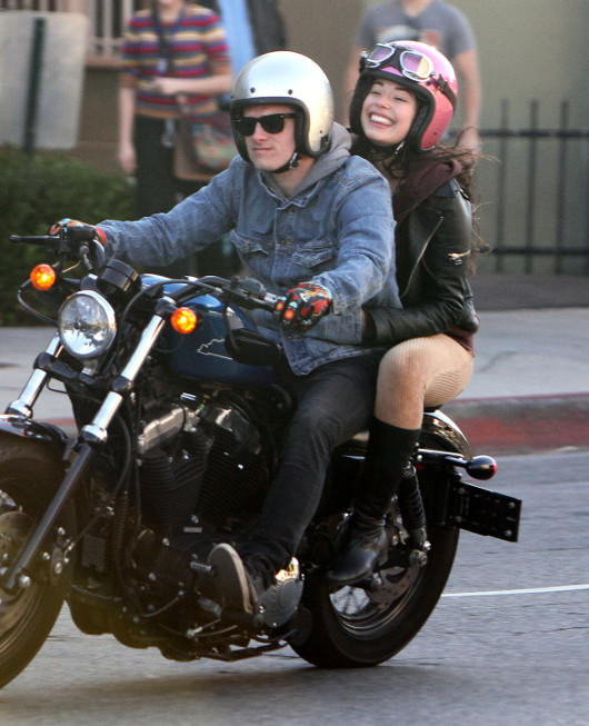 Josh Hutcherson na Harleyu z dziewczyną (FOTO)