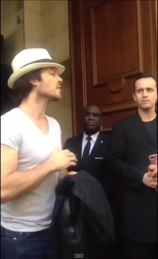 Ian Somerhalder był niegrzeczny dla fanów? (VIDEO) Ian Somerhalder był niegrzeczny dla fanów? (VIDEO)