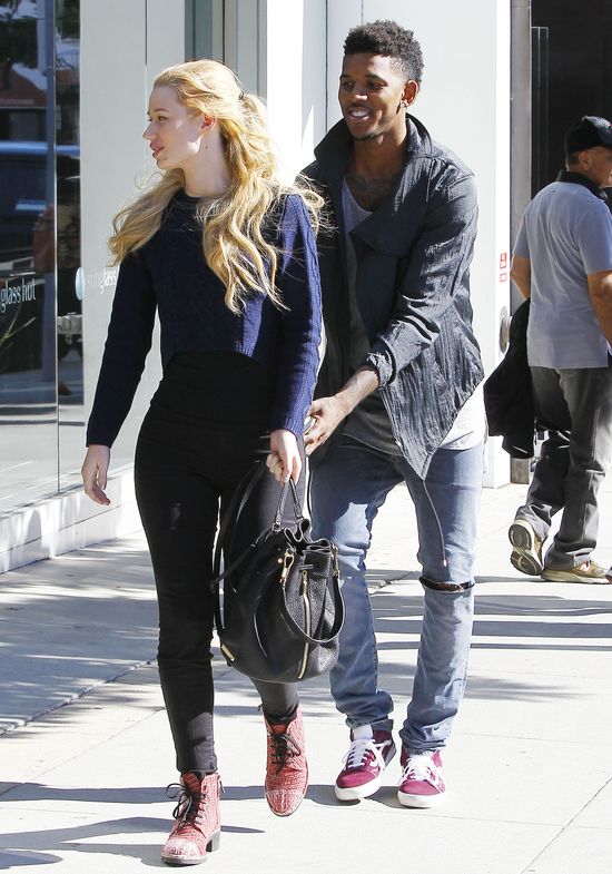 Po tym incydencie związek Iggy Azaleai wsi na włosku