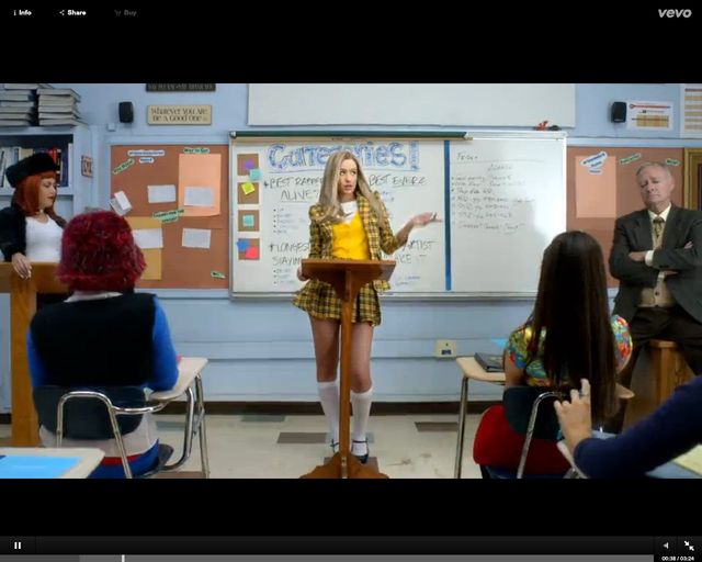 Iggy Azalea jak Alicia Silverstone w nowym klipie, Fancy