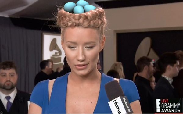 Jej fryzjer zaszalał w tym roku (FOTO) Jej fryzjer zaszalał w tym roku (FOTO)