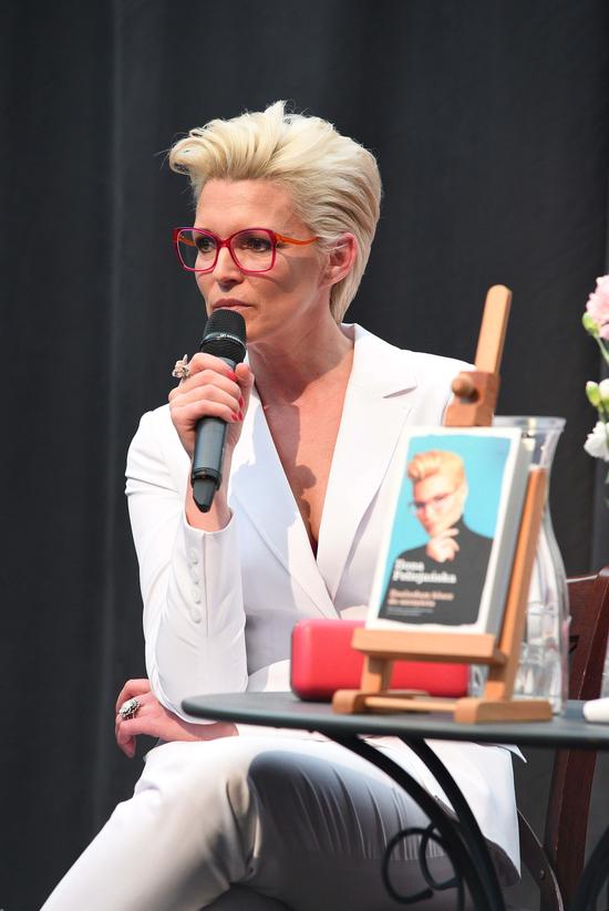 Ilona Felicjańska odjęła sobie tą fryzurą 10 lat? (FOTO) Ilona Felicjańska odjęła sobie tą fryzurą 10 lat? (FOTO)