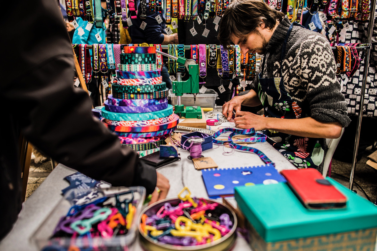 Akcja malowania bombek na rzecz zwierząt w schroniskach Akcja malowania bombek na rzecz zwierząt w schroniskach