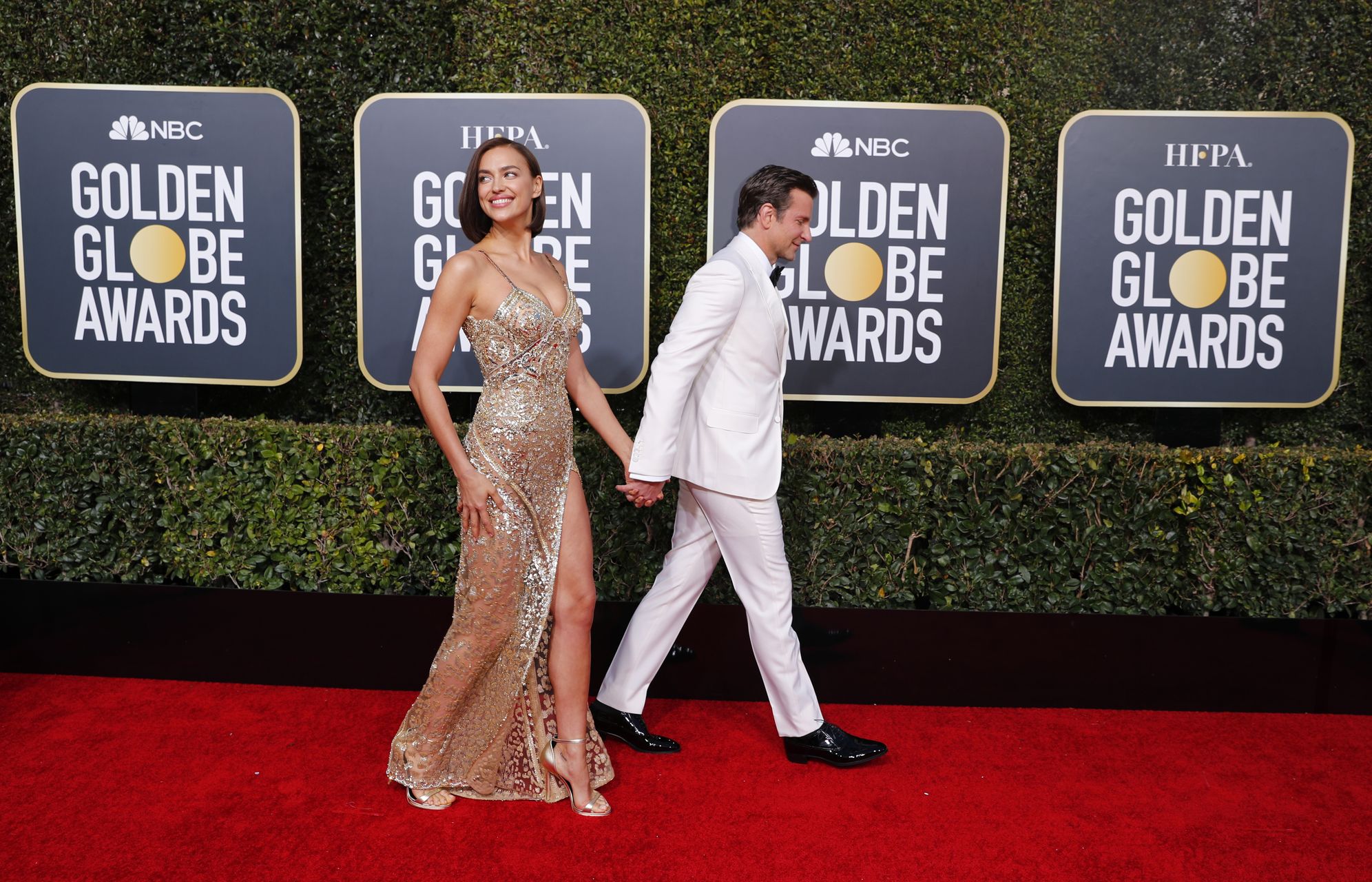 Irina Shayk w nowej fryzurze i seksownej kreacji na Złotych Globach (ZDJĘCIA)