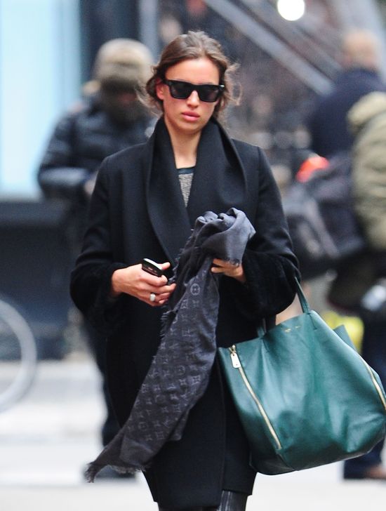 Irina Shayk boi się pokazywać bez makijażu? (FOTO) Irina Shayk boi się pokazywać bez makijażu? (FOTO)