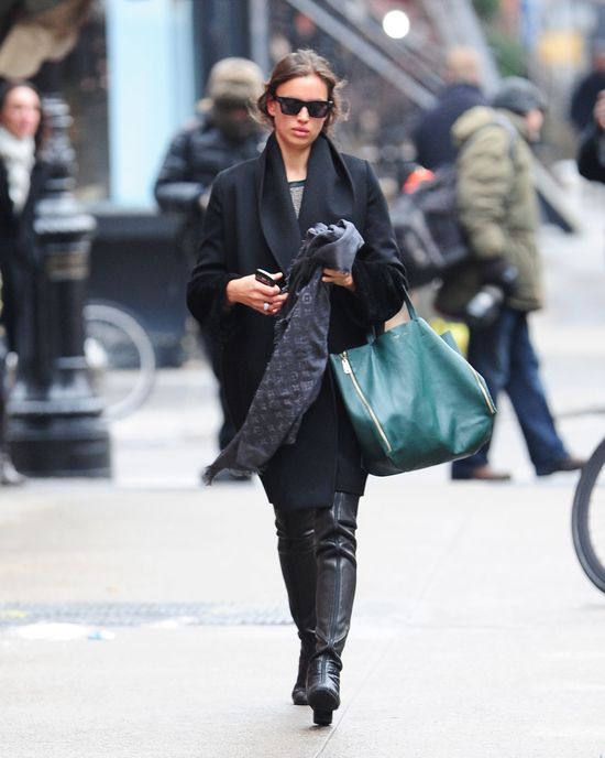 Irina Shayk boi się pokazywać bez makijażu? (FOTO) Irina Shayk boi się pokazywać bez makijażu? (FOTO)