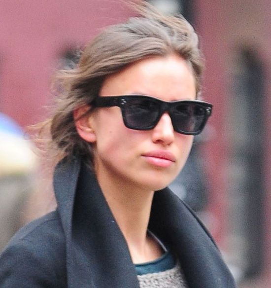 Irina Shayk boi się pokazywać bez makijażu? (FOTO) Irina Shayk boi się pokazywać bez makijażu? (FOTO)