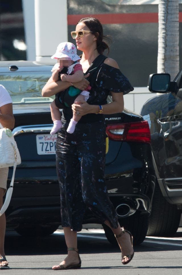 W reklamie TV wygląda jak seksbomba - a na co dzień? (ZDJĘCIA)