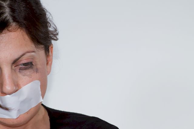 Księża gwałcili głuchonieme dzieci. Pomagała im... zakonnica!