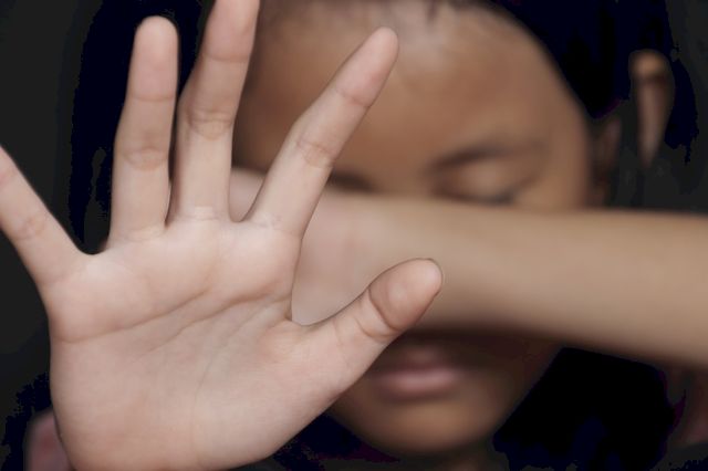 SZOKUJĄCE filmy u polskiego dyplomaty: pedofilia, morderstwa, gwałty zwierząt 