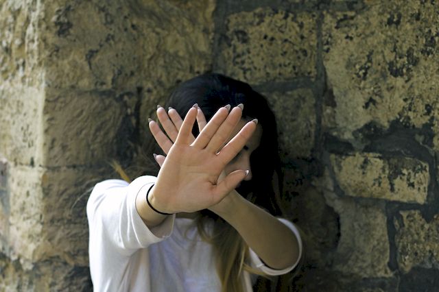 SZOKUJĄCE filmy u polskiego dyplomaty: pedofilia, morderstwa, gwałty zwierząt 