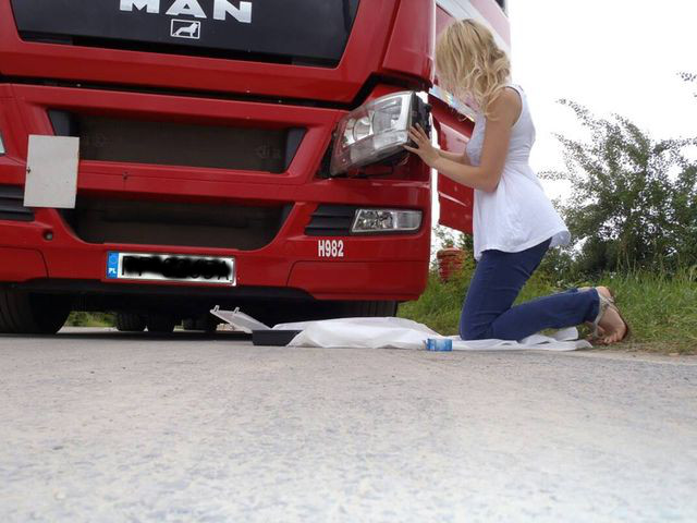 Iwona Blecharczyk - krucha blondynka za kierownicą tira