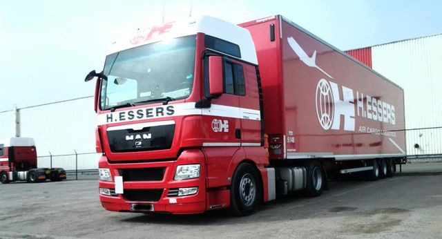 Iwona Blecharczyk - krucha blondynka za kierownicą tira