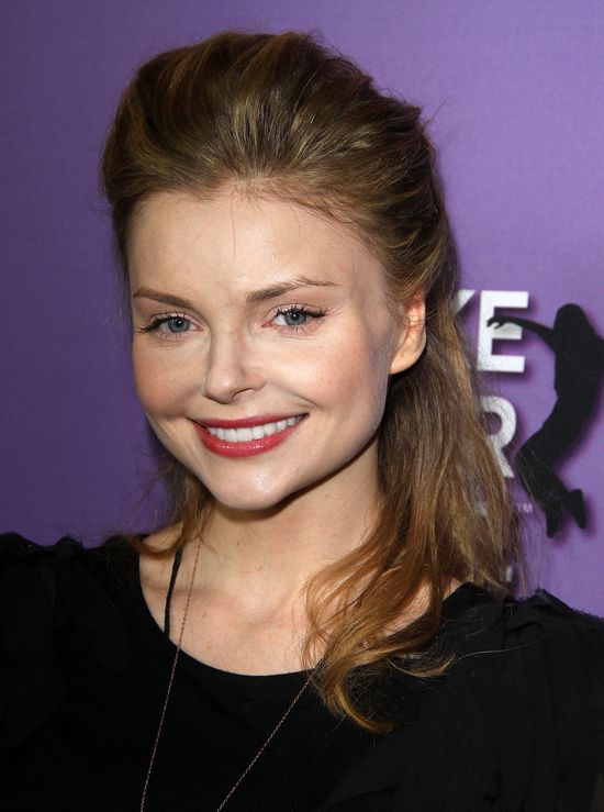 Iza Miko pochowała partnera i już pozuje na ściance (FOTO) Iza Miko pochowała partnera i już pozuje na ściance (FOTO)