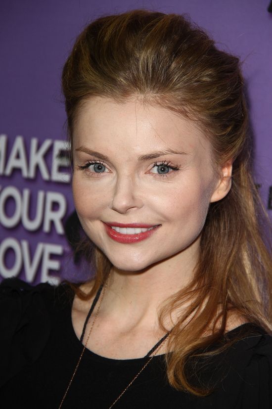 Iza Miko pochowała partnera i już pozuje na ściance (FOTO) Iza Miko pochowała partnera i już pozuje na ściance (FOTO)