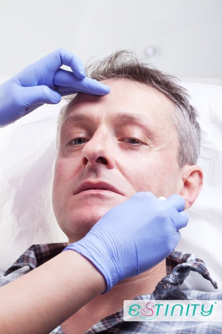 Jacek Poniedziałek dał sobie wstrzyknąć kwas hialuronowy Jacek Poniedziałek dał sobie wstrzyknąć kwas hialuronowy