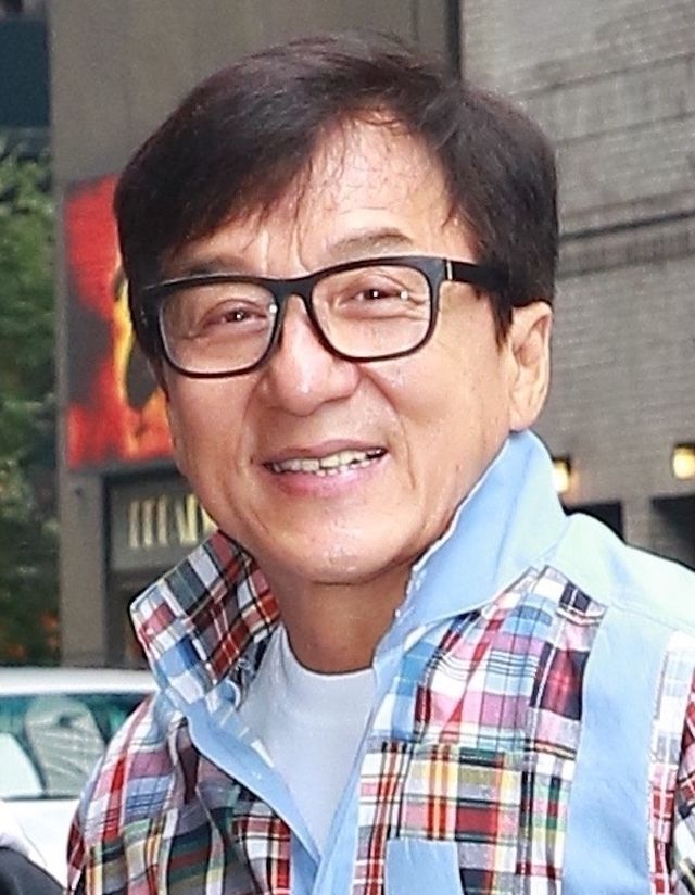 Córka Jackiego Chana z partnerką: Jesteśmy bezdomne, śpimy pod mostem Córka Jackiego Chana z partnerką: Jesteśmy bezdomne, śpimy pod mostem