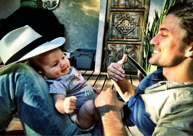 Syn Jaspera ze Zmierzchu pozuje z ciocią Rosalie (FOTO)