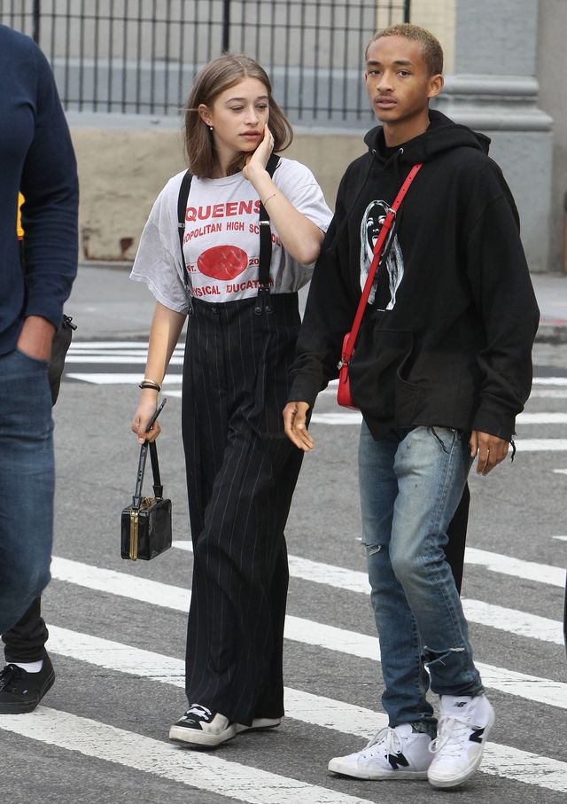 Kto powiedział, że czerwone torebki LV są zarezerwowane dla dziewczyn? 