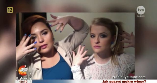 Pokazały, jak suszyć mokre włosy i już są w TV 