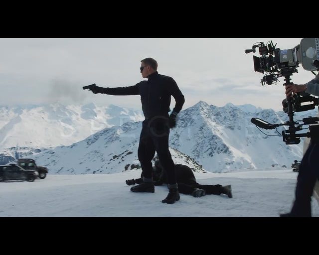 Są pierwsze zdjęcia z planu Jamesa Bonda [VIDEO]