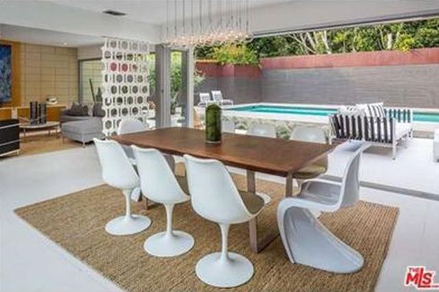 O w mordkę! Jamie Dornan ma w domu CZERWONY POKÓJ