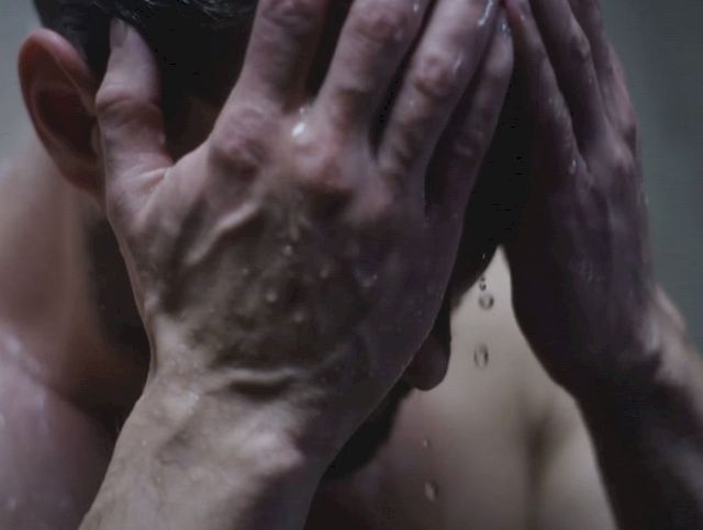 Nagi Jamie Dornan nie da spać Ci tej nocy! (VIDEO)