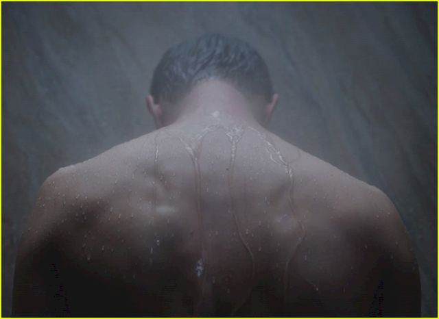 Nagi Jamie Dornan nie da spać Ci tej nocy! (VIDEO)