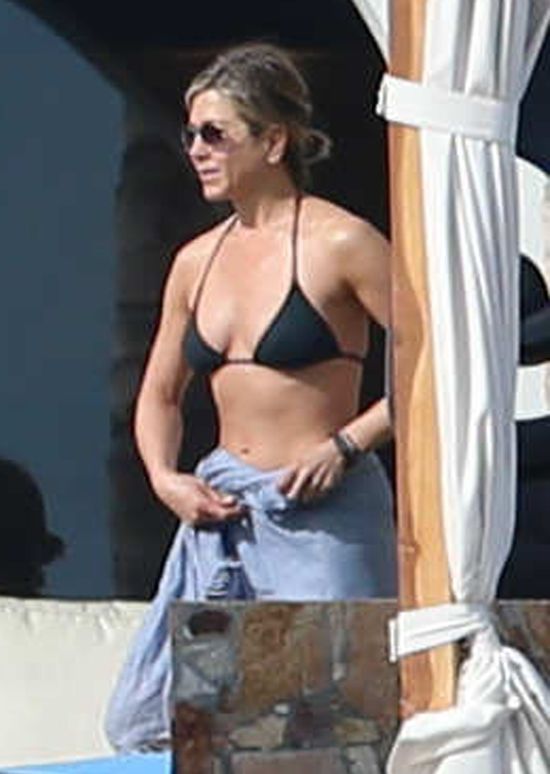 Jennifer Aniston wpoczywa w doborowym towarzystwie (FOTO)
