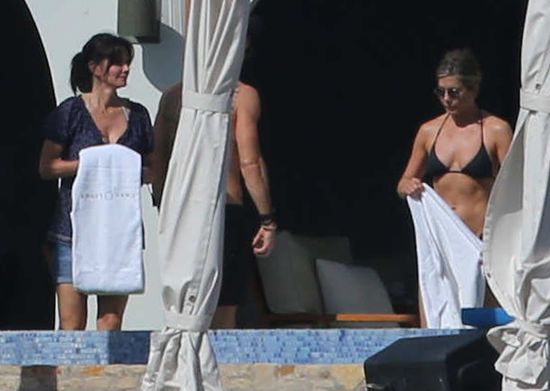 Jennifer Aniston wpoczywa w doborowym towarzystwie (FOTO)