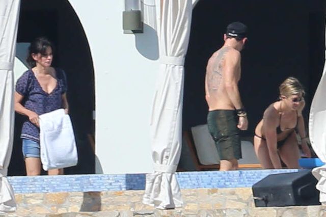 Jennifer Aniston wpoczywa w doborowym towarzystwie (FOTO)