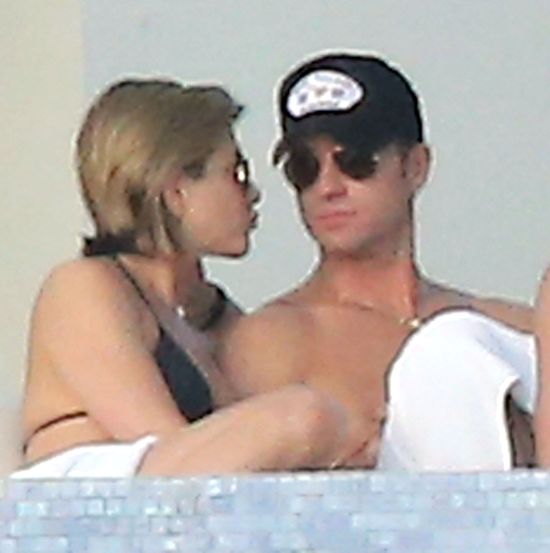 Jennifer Aniston wpoczywa w doborowym towarzystwie (FOTO)