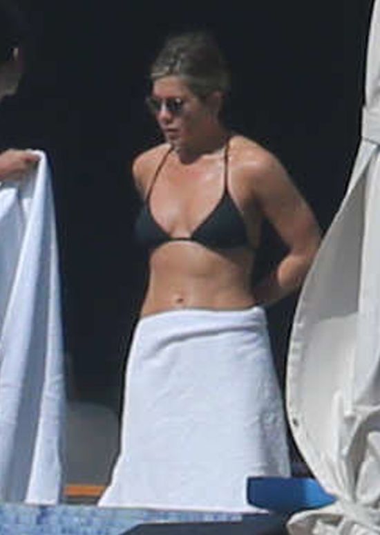 Jennifer Aniston wpoczywa w doborowym towarzystwie (FOTO)