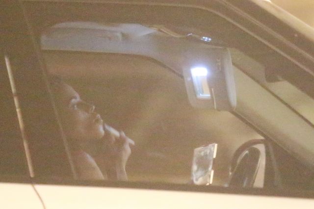 Jenna Dewan robi sobie makijaż w samochodzie - ma nawet zalotkę (ZDJĘCIA)