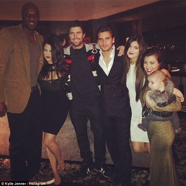 Louboutiny i markowe torby pod choinką sióstr Jenner (FOTO)