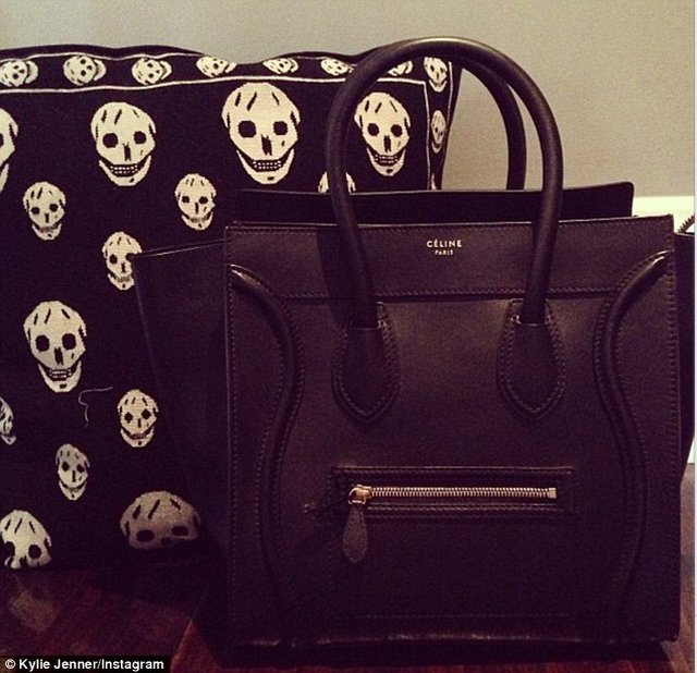 Louboutiny i markowe torby pod choinką sióstr Jenner (FOTO)