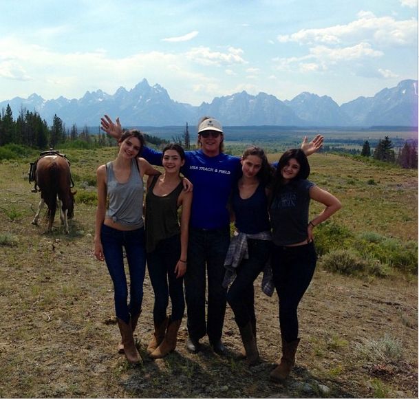 Siostry Jenner szaleją na wakacjach (FOTO)  