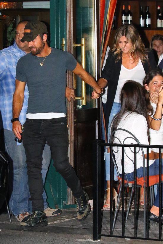 Jennifer Aniston na randce z mężem. Spójrzcie na ich ręce